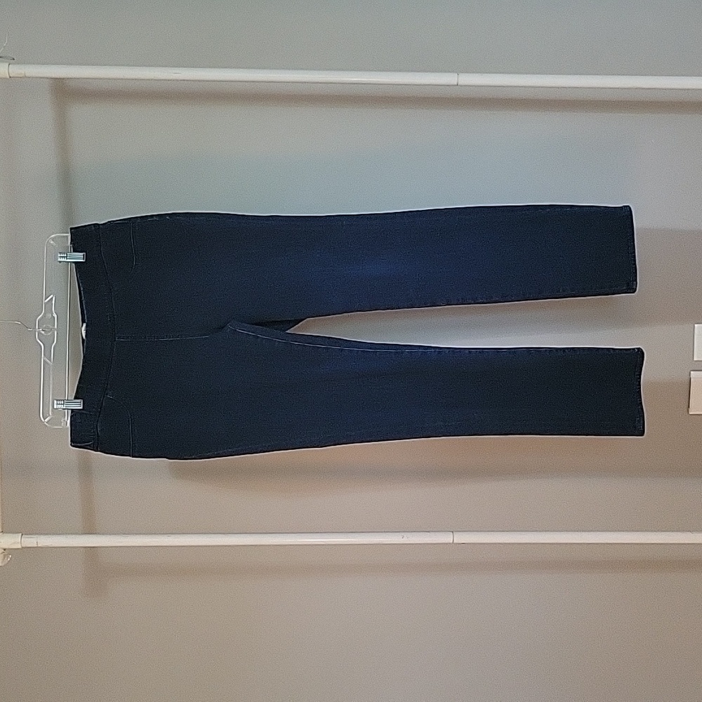 Beautiful L. L. Bean Dark Wash, Stretchy Pull on Denim pants, size 14 M/T